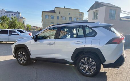 Toyota RAV4, 2024 год, 3 700 000 рублей, 7 фотография