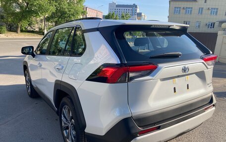 Toyota RAV4, 2024 год, 3 700 000 рублей, 6 фотография