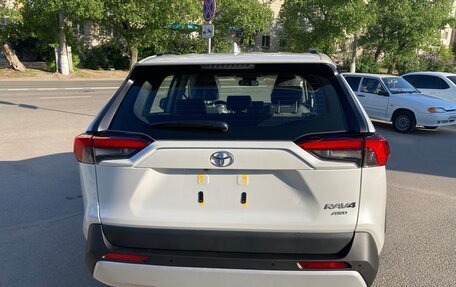 Toyota RAV4, 2024 год, 3 700 000 рублей, 5 фотография