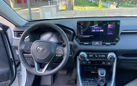 Toyota RAV4, 2024 год, 3 700 000 рублей, 12 фотография