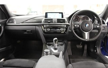 BMW 3 серия, 2018 год, 1 670 000 рублей, 10 фотография