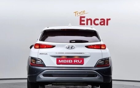 Hyundai Kona I, 2022 год, 1 600 000 рублей, 2 фотография