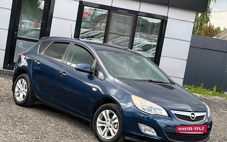 Opel Astra J, 2011 год, 585 000 рублей, 2 фотография