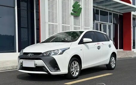 Toyota Yaris XP150 рестайлинг, 2021 год, 1 025 000 рублей, 2 фотография