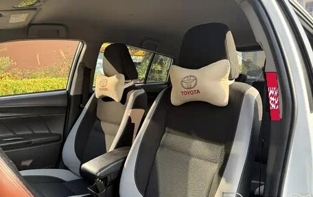 Toyota Yaris XP150 рестайлинг, 2021 год, 1 025 000 рублей, 10 фотография