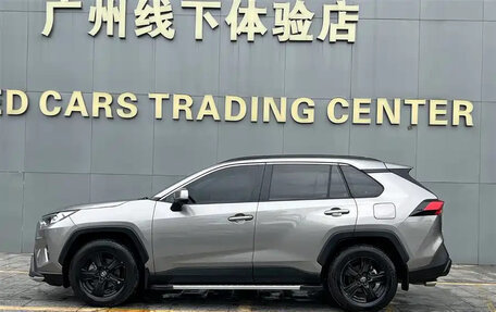 Toyota RAV4, 2022 год, 2 026 000 рублей, 5 фотография