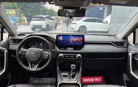 Toyota RAV4, 2022 год, 2 026 000 рублей, 16 фотография