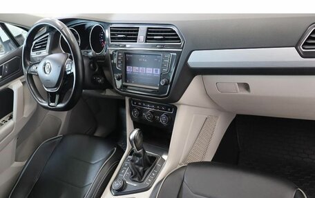 Volkswagen Tiguan II, 2017 год, 1 952 000 рублей, 5 фотография