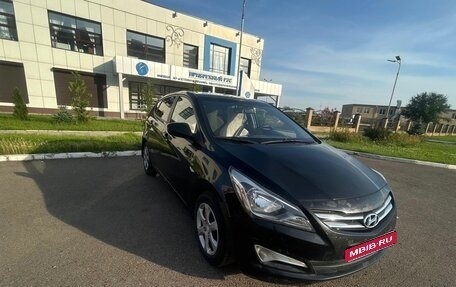 Hyundai Solaris II рестайлинг, 2015 год, 900 000 рублей, 1 фотография