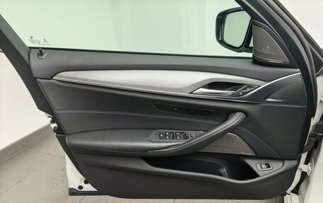 BMW 5 серия, 2018 год, 3 700 000 рублей, 15 фотография