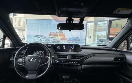 Lexus UX I, 2021 год, 2 370 000 рублей, 8 фотография