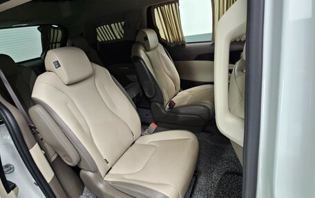 KIA Carnival, 2022 год, 7 000 000 рублей, 18 фотография