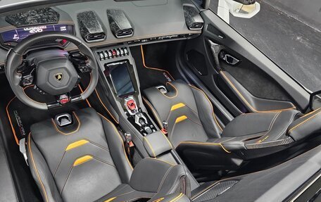 Lamborghini Huracán, 2022 год, 23 800 000 рублей, 7 фотография