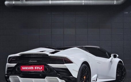 Lamborghini Huracán, 2022 год, 23 800 000 рублей, 5 фотография