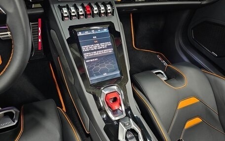 Lamborghini Huracán, 2022 год, 23 800 000 рублей, 10 фотография