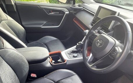 Toyota RAV4, 2020 год, 3 000 000 рублей, 9 фотография