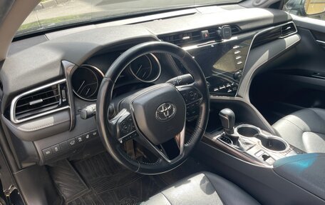 Toyota Camry, 2020 год, 3 300 000 рублей, 10 фотография