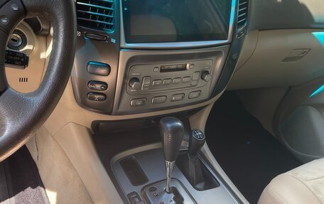 Toyota Land Cruiser 100 рестайлинг 2, 2004 год, 2 500 000 рублей, 6 фотография