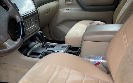 Toyota Land Cruiser 100 рестайлинг 2, 2004 год, 2 500 000 рублей, 8 фотография