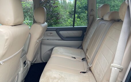 Toyota Land Cruiser 100 рестайлинг 2, 2004 год, 2 500 000 рублей, 10 фотография