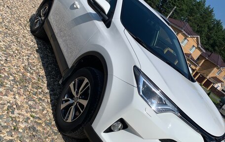 Toyota RAV4, 2016 год, 2 200 000 рублей, 3 фотография
