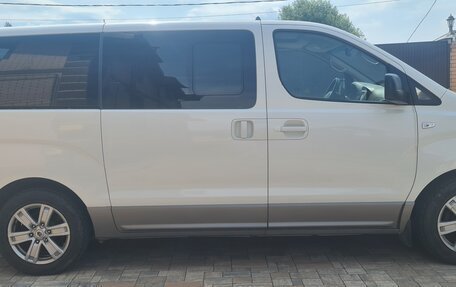 Hyundai Grand Starex Grand Starex I рестайлинг 2, 2011 год, 1 350 000 рублей, 2 фотография