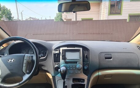 Hyundai Grand Starex Grand Starex I рестайлинг 2, 2011 год, 1 350 000 рублей, 22 фотография