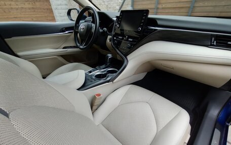 Toyota Camry, 2021 год, 3 790 000 рублей, 5 фотография