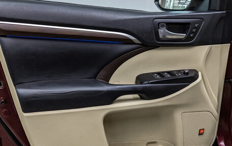 Toyota Highlander III, 2014 год, 2 600 000 рублей, 18 фотография