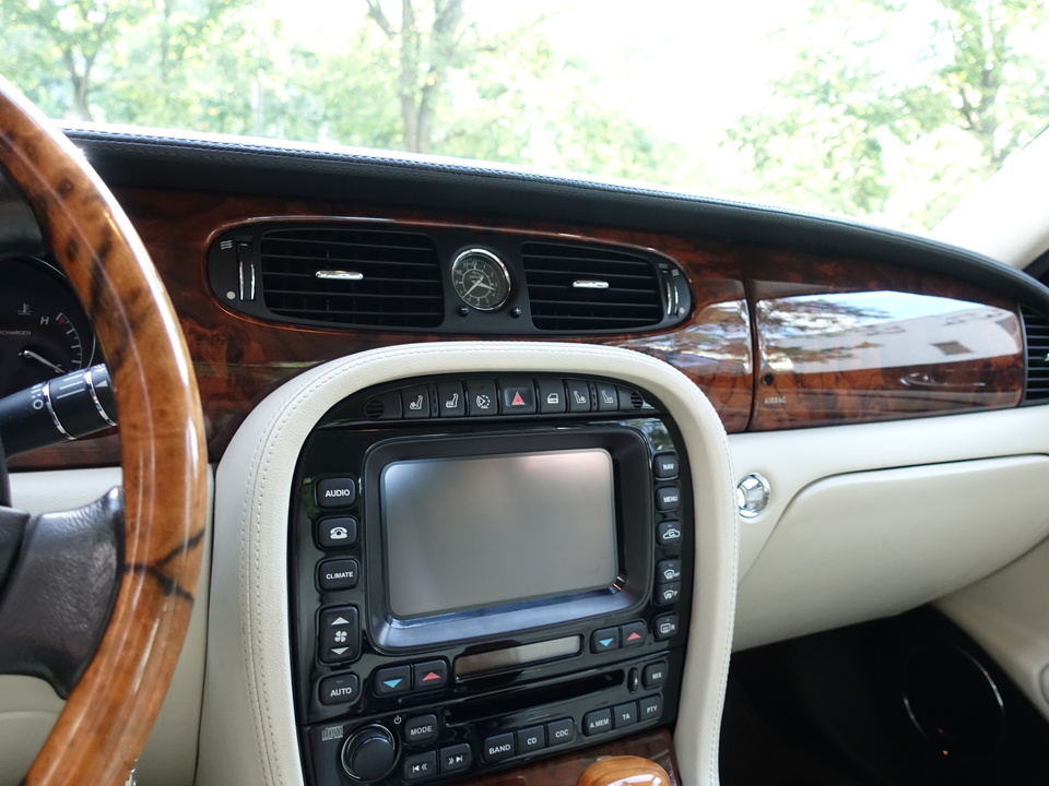 Jaguar XJ III (X350), 2008 год, 7 700 000 рублей, 29 фотография
