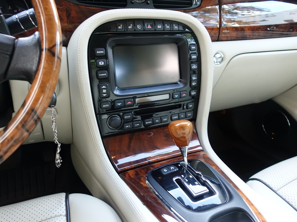 Jaguar XJ III (X350), 2008 год, 7 700 000 рублей, 28 фотография