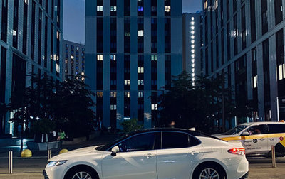 Toyota Camry, 2020 год, 1 900 000 рублей, 1 фотография