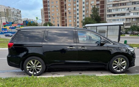 KIA Carnival III, 2016 год, 2 180 000 рублей, 10 фотография