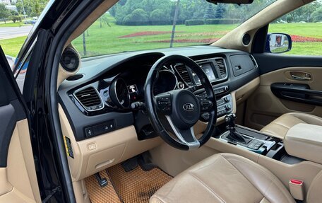 KIA Carnival III, 2016 год, 2 180 000 рублей, 7 фотография