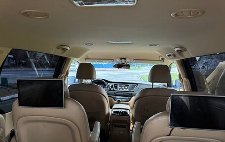 KIA Carnival III, 2016 год, 2 180 000 рублей, 15 фотография