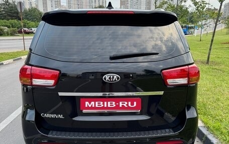 KIA Carnival III, 2016 год, 2 180 000 рублей, 3 фотография