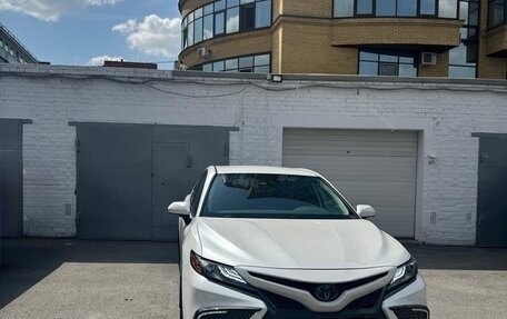 Toyota Camry, 2022 год, 3 800 000 рублей, 10 фотография