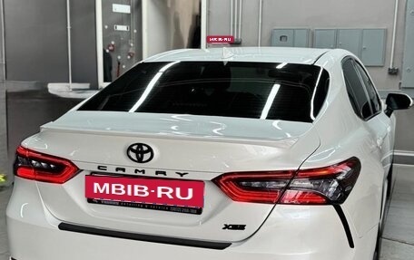 Toyota Camry, 2022 год, 3 800 000 рублей, 5 фотография