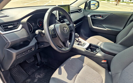 Toyota RAV4, 2020 год, 3 350 000 рублей, 8 фотография