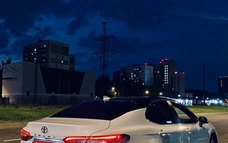 Toyota Camry, 2020 год, 1 900 000 рублей, 6 фотография