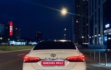 Toyota Camry, 2020 год, 1 900 000 рублей, 3 фотография