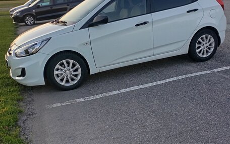 Hyundai Solaris II рестайлинг, 2013 год, 650 000 рублей, 5 фотография