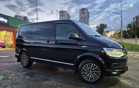 Volkswagen Caravelle T6 рестайлинг, 2017 год, 3 200 000 рублей, 2 фотография