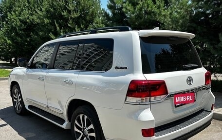 Toyota Land Cruiser 200, 2017 год, 6 790 000 рублей, 8 фотография
