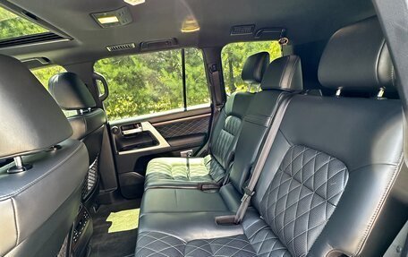 Toyota Land Cruiser 200, 2017 год, 6 790 000 рублей, 17 фотография