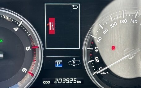 Toyota Land Cruiser 200, 2017 год, 6 790 000 рублей, 19 фотография