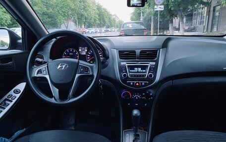 Hyundai Solaris II рестайлинг, 2016 год, 1 050 000 рублей, 9 фотография