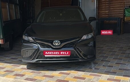 Toyota Camry, 2021 год, 2 350 000 рублей, 2 фотография