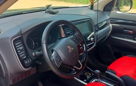 Mitsubishi Outlander III рестайлинг 3, 2020 год, 2 500 000 рублей, 4 фотография