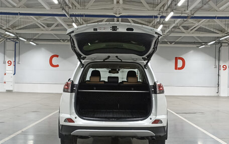 Toyota RAV4, 2016 год, 2 397 000 рублей, 14 фотография